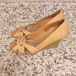 Tan peep toe stacked heels sz 6.5